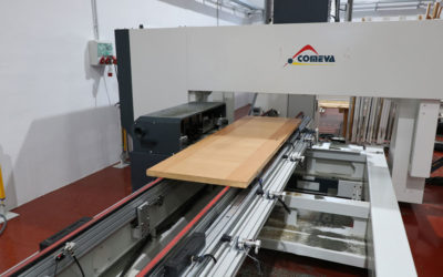 Comeva développe un nouveau système d’équerrage de porte pour les fraiseuses de porte C-600