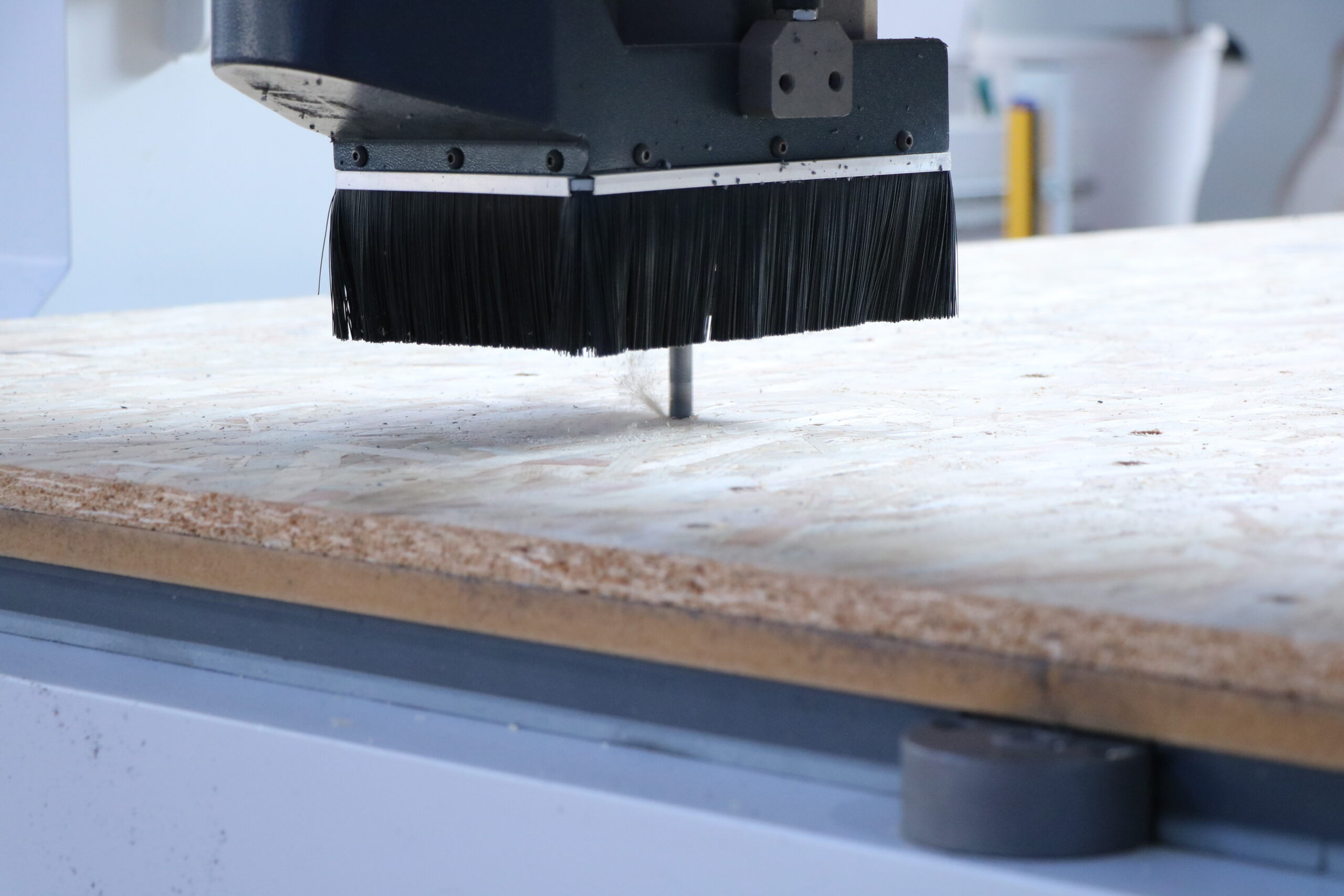 Tecnología CNC para puertas: innovación y productividad en la carpintería moderna Tecnología CNC para puertas: innovación y productividad en la carpintería moderna